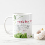 Work Bestie | Monogram Coworker Coffee Tasse<br><div class="desc">Diese schlichte und süße Tasse zeigt eine lustige Definition dessen, was ein "Work Bestie" ist, mit Raum für individuelle Botschaften, Namen und/oder Jahr, in trendigen, modernen Schriften, gerahmt von schönen, traumhaften Aquarellblumen. Teilen Sie Ihre Dankbarkeit mit einem personalisierten Mitarbeiter, Chef, Manager oder einem Dankeschön für den Arbeitgeber. Perfektes Geschenk für...</div>