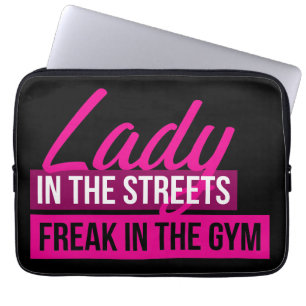 Workout Spaß - Lady in Streams, Freak in Gym Laptopschutzhülle