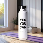 Workout Yes Sie können Personalisierten Namen Spri Trinkflasche<br><div class="desc">Gym Workout Ja Sie können Sprichwort Personalisierte Namen Kupfer Vakuum-Isolierwasser Flasche Design. Sie können die Wörter "JA, SIE KÖNNEN" verlassen oder mit Ihrem eigenen Text anpassen. Fügen Sie auch Ihren Namen hinzu. Es ist einfach und leicht auf Ihre Bedürfnisse zu personalisieren. Ideal, um Uni Geschenke, Bürogeschenke, Geburtstagsgeschenke, Freundschaftsgeschenke, zurück zu...</div>