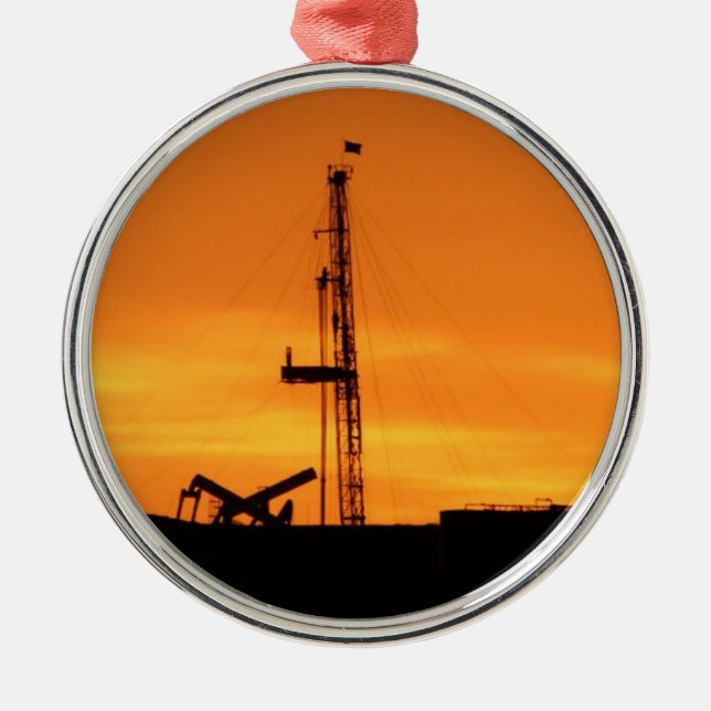 Workover-Anlage-Silhouette am Sonnenuntergang Silbernes Ornament (Vorne)