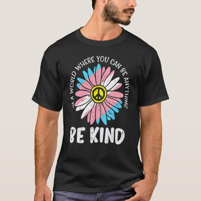 World Be Kind Transgender Daisy Peace Hippie Trans T-Shirt (Vorderseite)