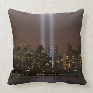 World Trade Centertribut im Licht in New York. Kissen