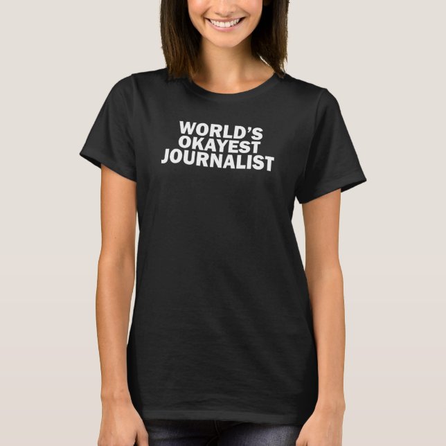 World's Okayest Journalist    T-Shirt (Vorderseite)