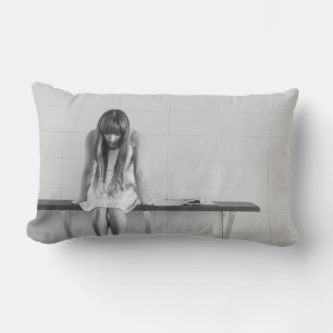 Worried Girl Lendenkissen