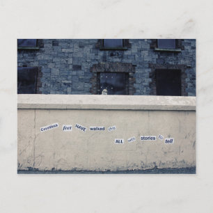 Worte an der Wand Postkarte