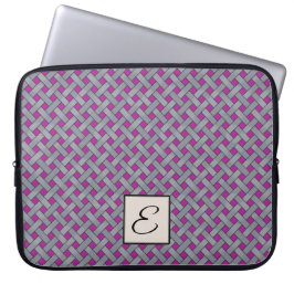 Woven Silver Rattan auf Custom Pink mit Monogram Laptopschutzhülle