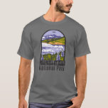 Wrangell St Elias Nationalpark Nizina Lago Alaska T-Shirt<br><div class="desc">Wrangell - St. Elias Vektorgrafik in einem Fenster Stil Design. Der Park ist der größte Nationalpark Amerikas und hat die gleiche Größe wie der Yellowstone Nationalpark,  der Yosemite Nationalpark und die Schweiz zusammen.</div>