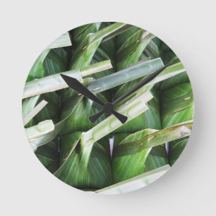 Wrapped Banana Leaf Packets Runde Wanduhr
