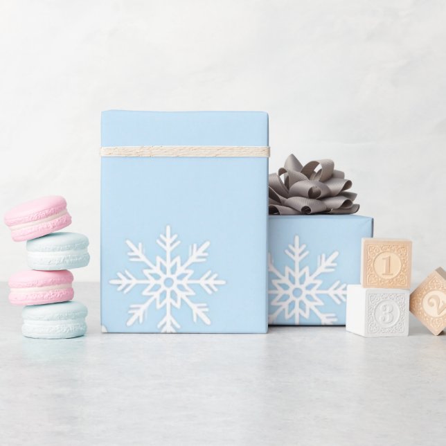 Wrapping Paper with White Snowflakes on Blue Backg Geschenkpapier (Babyparty)