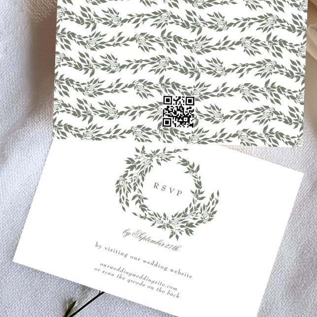 Wreath White Sage Green Elegant Wedding QR CODE RSVP Karte (Von Creator hochgeladen)