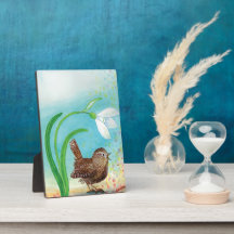 Wren Bird singt in der Morgendämmerung im Frühling