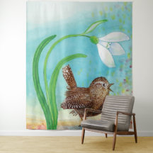 Wren Bird singt in der Morgendämmerung im Frühling