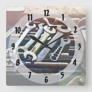 Wrenches in Machine Shop Quadratische Wanduhr
