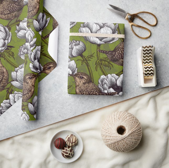 Wrens im weißen Anemonengarten Geschenkpapier (Basteln)
