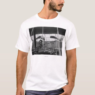 Wright-Bruder-Flugzeug mit Piloten und T-Shirt