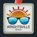 Wrightsville Beach North Carolina Sonnenbrille Ornament Aus Metall<br><div class="desc">Wrightsville Beach in North Carolina bietet alles von Kajak,  Surfen und Tauchen bis hin zu Joggen- und Golfplätzen.</div>