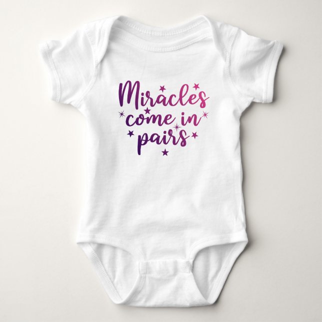 Wunder kommen in Pairs Twin Baby Baby Strampler (Vorderseite)