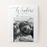 Wunder seiner Liebe | Weihnachts-Foto-Spiel<br><div class="desc">Bringen Sie in dieser Saison Vertrauen und Spaß zusammen mit einem Christlichen Weihnachtsjigsaw-Puzzle "Wonders of Seine Liebe". Mit eleganter minimalistischer Typografie und Platz für Ihr Lieblings-Foto macht dieses einzigartige Urlaubsspuzzle einen sinnvollen Sake und ein nachdenkliches Geschenk für die Lieben. Ideal für gemütliche Abende, familiäre Ansammlungen oder als besondere Weihnachtsaktivität, die...</div>