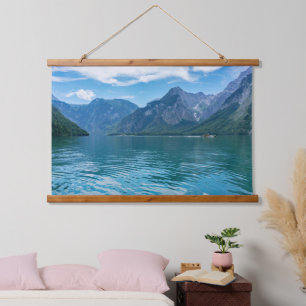 Wunderbarer blauer Bergsee - romantische Landschaf Wandteppich Mit Holzrahmen