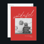 Wunderbarer World Simple Foto Weihnachten Roter Ur<br><div class="desc">Konzentrieren Sie sich auf das Positive,  indem Sie Ihre Freunde und Familie daran erinnern,  dass wir in einer "Wunderbaren Welt" leben. Diese modernen,  einfachen und stilvollen 4, 25" x 5, 6" Foto-Postkarten sind mit einer modernen Typografie in Weiß und Rot ausgestattet und bieten einen Platz für Ihr Lieblings-Foto.</div>