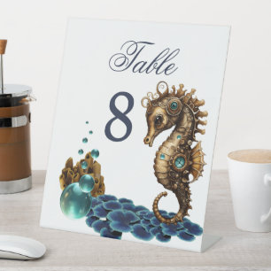 Wunderbares kleines Steampunk-Seepferdchen. Sockelschild
