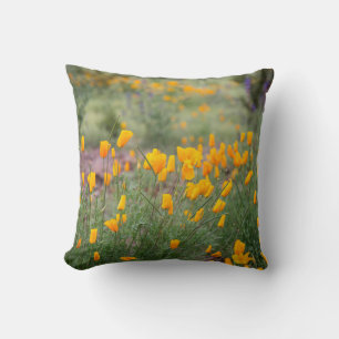 wunderschöne und duftende Wildblumen, die in Tuben Kissen