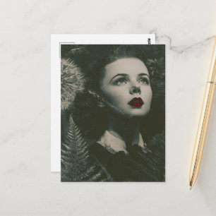 Wunderschöne Vintage-Frau und Wildblumen und Farne Postkarte