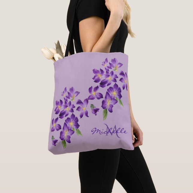 Wunderschöne violette Blumen mit Monogramm Tasche (Von Nahem)