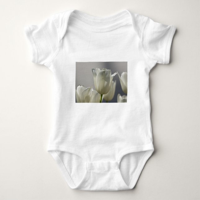 Wunderschöne weiße Frühlingshuppen Baby Strampler (Vorderseite)