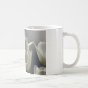 Wunderschöne weiße Frühlingshuppen Kaffeetasse