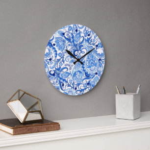 Wunderschönes blau-weißes florales Paisley-Kunstmu Große Wanduhr
