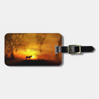 Wunderschönes Pferd im Sonnenuntergang, individuel Gepäckanhänger