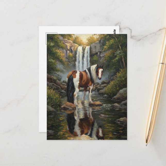 Wunderschönes Pinto-Pferd am Wasserfall Postkarte (Vorderseite/Rückseite Beispiel)