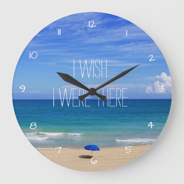 Wünscht, ich wäre da - Blue Beach Umbrella Große Wanduhr (Vorderseite)