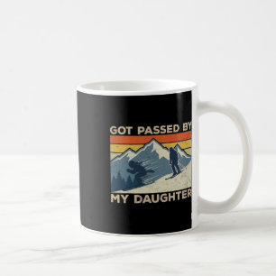 Wurde von meiner Tochter beim Skifahren überholt L Kaffeetasse