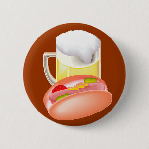 Würstchen auf einem Brötchen und einem Bier mit Button