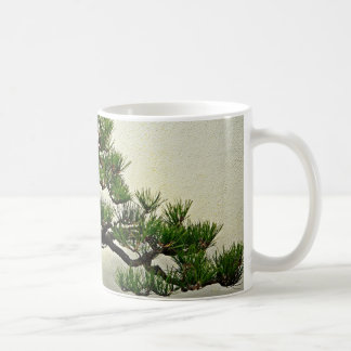 Wurzel über Felsen-Kiefern-Bonsais-Baum Kaffeetasse