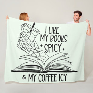 Würzige Bücher und eisiger Kaffee Fleecedecke