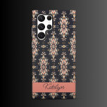 Wüste Rose Charm Samsung Galaxy Hülle<br><div class="desc">Samsung Case: Mit diesem Western-inspirierten Gehäuse fügt Samsung eine Touch rustikaler Eleganz hinzu. Dieses Gehäuse mit einer feinen Mischung aus rosa, beige und gelben goldenen Details auf einem schwarzen Holzkohle-Hintergrund verbindet Stil mit Langlebigkeit. Es wurde entwickelt, um Ihr Handy vor Kratzern und Tropfen zu schützen, und fügt Ihrem Alltagszubehör einen...</div>