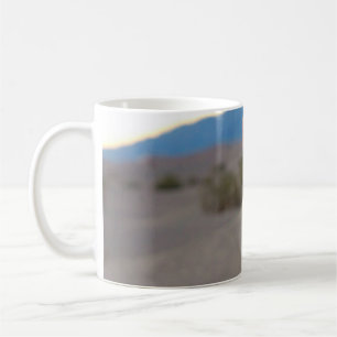 WÜSTE WÄHREND DER NACHT KAFFEETASSE