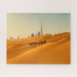 Wüsten   Dubais Skyline-Ansicht mit Kameln