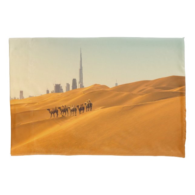 Wüsten | Dubais Skyline-Ansicht mit Kameln Kissenbezug (Vorderseite)