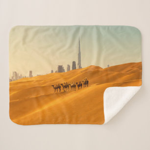 Wüsten Dubais Skyline-Ansicht mit Kameln Sherpadecke