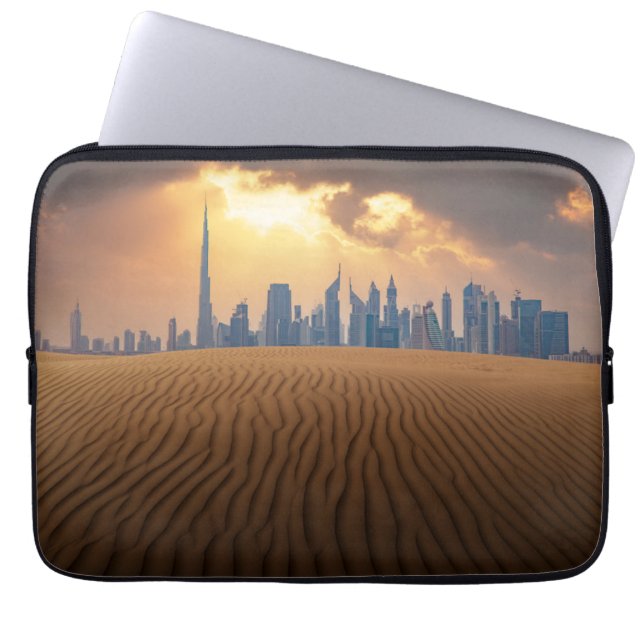 Wüsten | Dubais Skyline View von Sand Dune Laptopschutzhülle (Vorderseite)