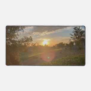 Wüsten-Sonnenaufgang über dem Golfplatz von Las Ve Schreibtischunterlage