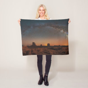 Wüsten   Sternenhimmel über einer Wüstenlandschaft Fleecedecke