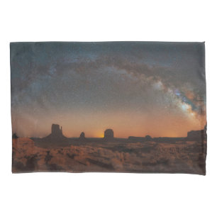 Wüsten Sternenhimmel über einer Wüstenlandschaft Kissenbezug