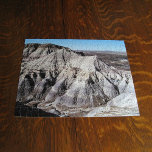 Wüstenlandschaft Blaues Mesa Badlands Foto<br><div class="desc">Die hohen Wüstenberge des Blue Mesa Badlands im versteinerten Forest National Park bei Holbrook, Arizona verfügt über mehrere Ebenen von mehrfarbigen Felsen. In den Bergen gibt es viele Felsen und Risse, die mit Schatten gefüllt sind, die die Struktur der Felsformationen zeigen. Ein klarer blauer Himmel kontrastiert die Wüstenlandschaft. Um das...</div>