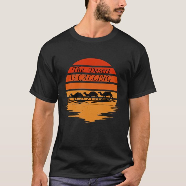 Wüstenlandschaft mit Kamelsonnenuntergang Vintag T-Shirt (Vorderseite)