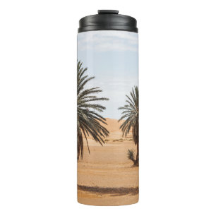 Wüstenoase: Sahara Palms Landschaft. Thermosbecher